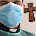 Javier Lozano, sacerdote en Ciempozuelos, colabora por las tardes en la capellanía del Hospital de Valdemoro