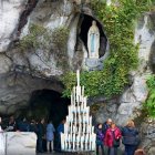 La gruta de Massabielle, en Lourdes, tiene un algo especial