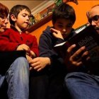 La imposibilidad de asistir a misa en las diócesis donde es imposible anima a buscar otras formas de oración familiar. Foto: El Catolicismo. Arquidiócesis de Bogotá.