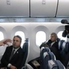 El Papa Francisco habla con los periodistas en su vuelo de vuelta desde Japón... le inquieta la situación de violencia en América Latina, que no entiende bien, dice
