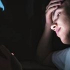 El móvil y otras pantallas hacen muy fácil el acceso al porno, que es dañino y perjudicial a varios niveles y puede y debe limitarse