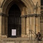 Al menos siete semanas más los templos seguirán cerrados en Inglaterra