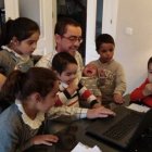 Juan Luis, con sus seis hijos. Así es el día a día en el confinamiento para los teletrabajadores que tienen familias numerosas / Fotos- Familia Vázquez Quilez