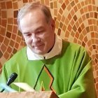 Don Angelo Rossi ha visto como la semana pasada fallecían en su pequeño hospital 75 pacientes por el coronavirus.