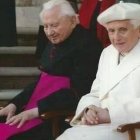 Georg Ratzinger con su hermano el Papa Benedicto XVI - Georg, 4 años mayor, ha muerto con 96 años