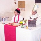 En muchos países hispanos, algunos se visten de obispos y crean su iglesia alternativa