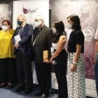 El arzobispo de Toledo, Francisco Cerro, con Esperanza Puente, los promotores de la película en España y la ayuda a embarazadas de Cáritas Toledo