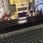 Con webcams y móviles se han retransmitido misas y catequesis durante los confinamientos... pero hay que mejorar