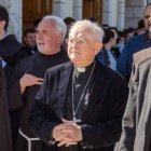 Monseñor Hoser, junto a los franciscanos en una de las primeras visitas que hizo a Medjugorje