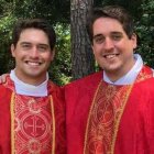 Connor (izquierda) y Peyton (derecha) fueron ordenados el mismo día