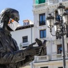 Las estatuas con mascarilla son un símbolo de la Plataforma Unidos y de su homenaje a las víctimas