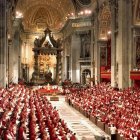 El Concilio Vaticano II se celebró entre 1962 y 1965. Fue inaugurado por San Juan XXIII y clausurado por San Pablo VI.