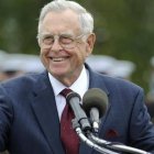 El almirante y senador Denton, durante un acto público.