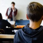 El propósito del Gobierno al subir el IVA a la educación en plena crisis económica por la pandemia no es otro que estrangular la libertad de los padres de elegir escuela para sus hijos. Foto: Taylor Wilcox / Unsplash.