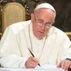 El Papa Francisco ha escrito una carta a sus amigos y exalumnos de los años 60 hablando de aborto, políticos, prensa y doctrina social