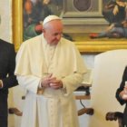 Tabaré Vázquez, como presidente de Uruguay, su esposa -que era muy religiosa- y el Papa Francisco en 2016