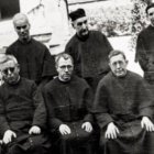 Los claretianos de la Misión Española en París que salvaban judíos en la II Guerra Mundial - sentados, de derecha a izquierda, Valtierra, Martín, Turrillas y Aller
