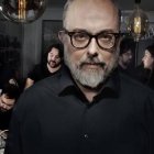 Álex de la Iglesia en una imagen promocional de HBO, productora de la nueva teleserie 30 Monedas
