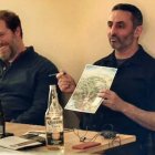 El padre Andrew Younan, durante un encuentro informal sobre vocación en la Universidad Católica Juan Pablo el Grande en California.