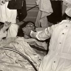 Además de exponer las razones contra la eutanasia, el documento de la Santa Sede recuerda el mandamiento de la caridad: hay que estar junto al enfermo. Foto: The New York Public Library / Unsplash.