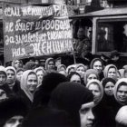 La política soviética respecto a la mujer y la familia fue cambiando a conveniencia del Partido, pero siempre con un norte: ponerla al servicio del Estado. Foto: RT.