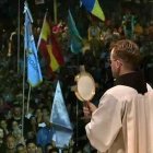 Uno de los aspectos centrales que se dan en Medjugorje o Lourdes, lugares de numerosas conversiones es la adoración,