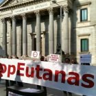 El Gobierno socialcomunista ha impulsado la ley de eutanasia acortando plazos para poder aprobarla antes de final de año. Foto: Derecho a Vivir.