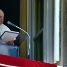 La caridad cristiana siempre tiene a Jesús en el centro, reafirmó Francisco: no es pura filantropía.
