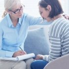 Si pasado un año de la muerte de un ser querido el duelo sigue siendo incapacitante o muy doloroso, hay que buscar ayuda