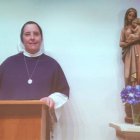 Imagen de la Hermana Cristina Duque de Seras conectada en remoto al congreso