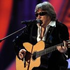 José Feliciano, el popular autor de Feliz Navidad, nació ciego en una familia pobre y numerosa en Puerto Rico