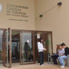 La Universidad Católica de Valencia desmonta algunas de las argumentaciones de la ley de eutanasia, citando estudios serios