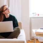 La archidiócesis de Madrid ofrece cursos online de 30 h de catequesis, Biblia, doctrina social... gratis en 2020, a 50 euros después... ¿para hacer desde el sofá?