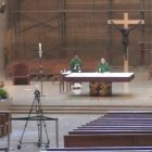 El arzobispo de Los Ángeles, José Gómez, en la Misa por Todos los Migrantes 2020, retransmitida sin feligreses, por la pandemia