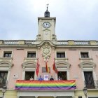 La bandera gay de Alcalá 2020 - el juez la mantiene porque dice que no es una bandera sino una colgadura