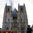 El autor confeso del incendio en la catedral de Nantes se expone a una pena de hasta diez años de cárcel. Foto: AP.