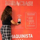 Tan sencillo como acercar el móvil, y la campaña «Cada gesto cuenta» destinará entre 5 y 45 euros a los más afectados por la crisis económica causada por la pandemia.