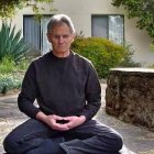 Jon Kabat-Zinn, médico y profesor emérito de la Universidad de Massachusetts, es el padre del «mindfulness». Foto: Instituto Om Mindfulness.