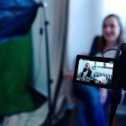 La Iglesia tiene abundantes medios de comunicación, colegios y universidades. ¿Por qué no son suficientes para garantizar su presencia en el debate cultural y transmitir el mensaje cristiano? Foto: CoWomen / Unsplash.