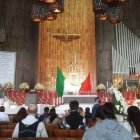 Peregrinos en la Basílica de Guadalupe, en México, manteniendo las distancias de seguridad por la pandemia
