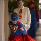 Gio, con síndrome de Down, tiene más sentido común y perspectiva que el botarate de su hermano mayor, que aprenderá de él