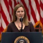 Amy Coney Barrett, este sábado en la Casa Blanca, aceptando la nominación tras ser presentada por Donald Trump, quien destacó su condición de heredera intelectual del juez Antonin Scalia.
