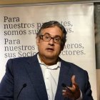 En «Cartas del sobrino a su diablo», Juan Manuel de Prada afronta las vicisitudes de la pandemia con una mirada teológica. Imagen: en la presentación de un libro, semanas antes del confinamiento.