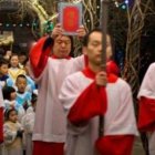 La Navidad de los cristianos chinos es muy atractiva y acogedora... y por eso las autoridades intentan siempre entorpecerla