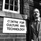 Marshall McLuhan, católico converso, hizo aportaciones decisivas a la teoría de la comunicación.