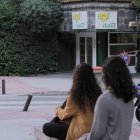 Los jóvenes rezan frente al abortorio Dator durante los 40 días que dura la campaña