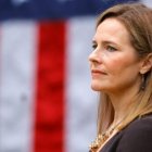 Amy Coney Barrett, madre de 7 hijos, la mayor de 7 hijos, ha aprendido de su padre, el diácono y abogado Mike Coney