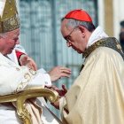 En el numerosísimo consistorio (38 nuevos purpurados) del 21 de febrero de 2001, San Juan Pablo II nombró cardenal al arzobispo de Buenos Aires, Jorge Mario Bergoglio.