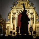 No podrá haber procesiones en la calle en Sevilla en Semana Santa 2021... pero en los templos, con medidas de seguridad, se mantiene la fe y la devoción