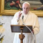 Francisco quiso presidir el rezo del Ángelus pese a los fuertes dolores que sufre por la ciática / Vatican Media